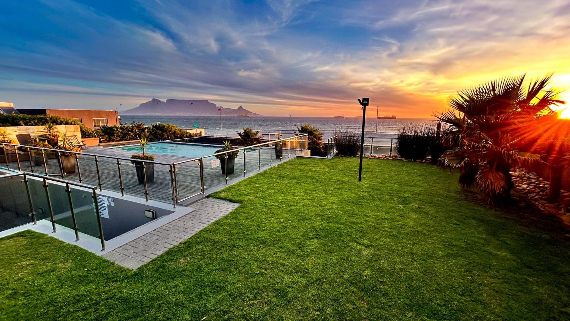 Heaven On Earth - Blouberg Beachfront Self-Catering Apartment Bloubergstrand Exterior foto